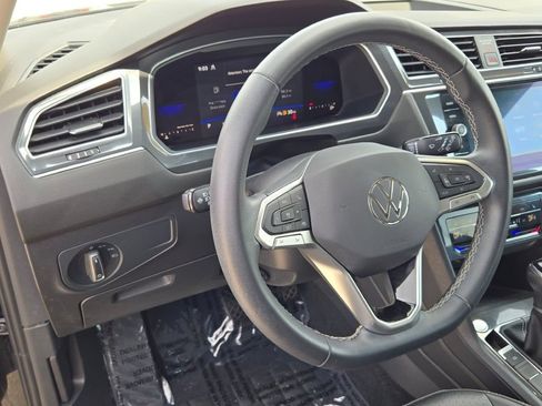 Used 2022 Volkswagen Tiguan SE AWD/4WD image 25