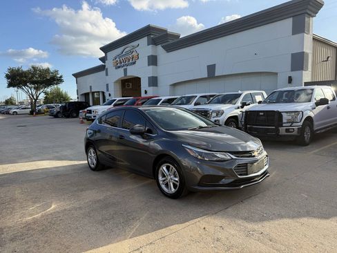Used 2018 Chevrolet Cruze LT w/ Convenience Package FWD image 39