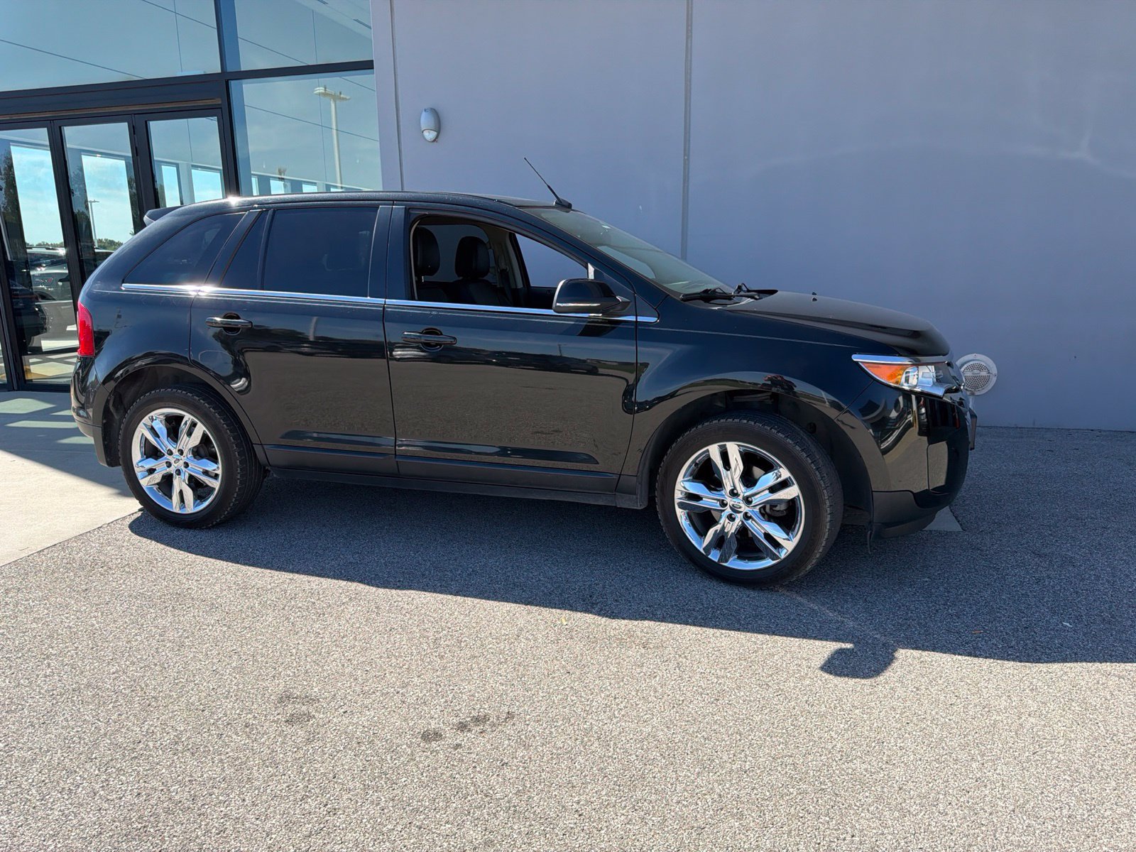 Used 2014 Ford Edge Limited w/ Equipment Group 302A FWD image 2