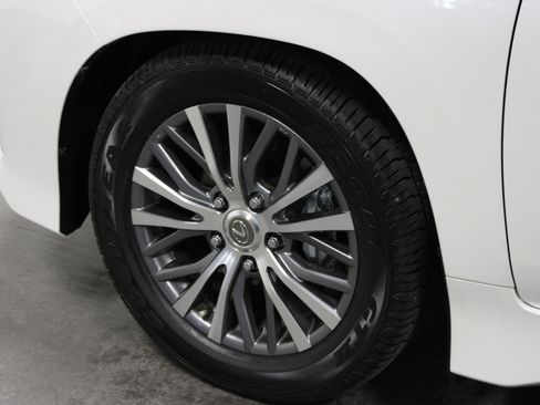 Used 2019 Lexus LX 570 4WD w/ Luxury Package image 10