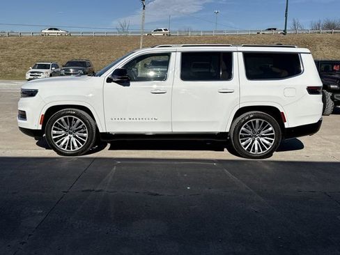 Used 2024 Jeep Grand Wagoneer Series III image 15