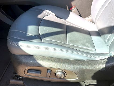 Used 2022 Buick Enclave Essence w/ Experience Buick Package FWD image 6