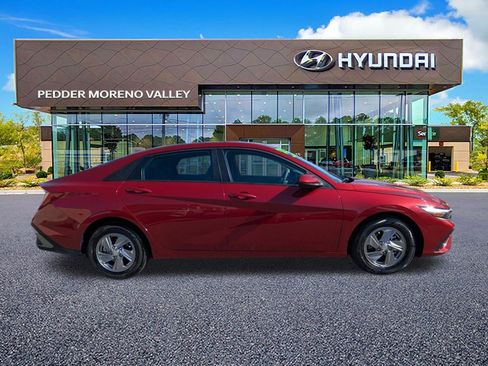 Certified 2025 Hyundai Elantra SE w/ Cargo Package FWD image 2