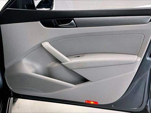 Used 2014 Volkswagen Passat TDI SE image 24