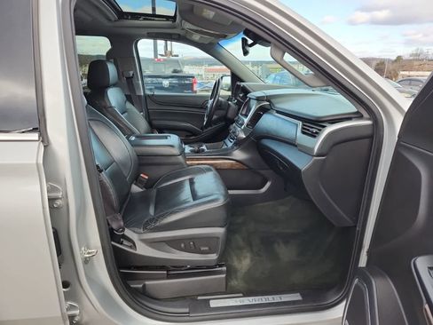 Used 2015 Chevrolet Suburban LT w/ Luxury Package image 21