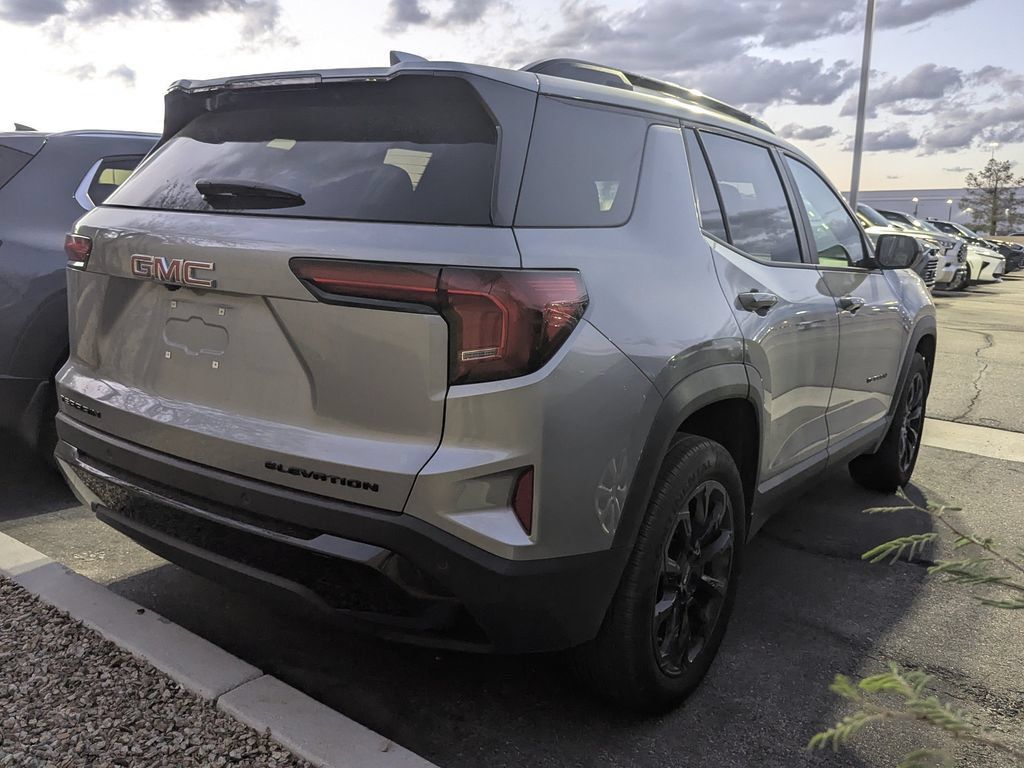 Used 2026 GMC Terrain Elevation w/ Elevation Premium Package FWD image 4