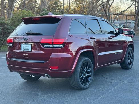 Used 2018 Jeep Grand Cherokee Altitude image 4