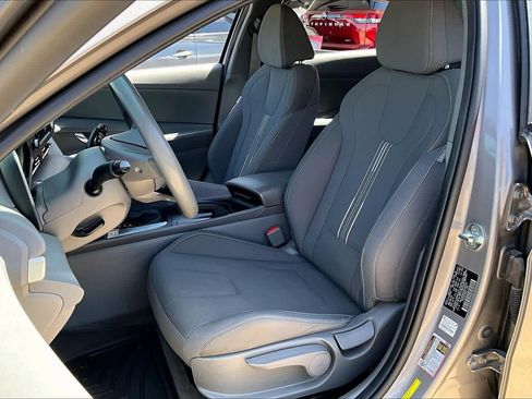 Used 2022 Hyundai Elantra SEL FWD image 15