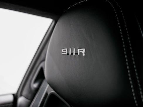 Used 2016 Porsche 911 R RWD image 21