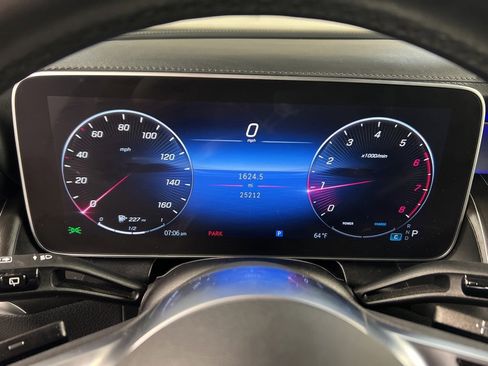 Used 2023 Mercedes-Benz GLC 300 4MATIC image 23