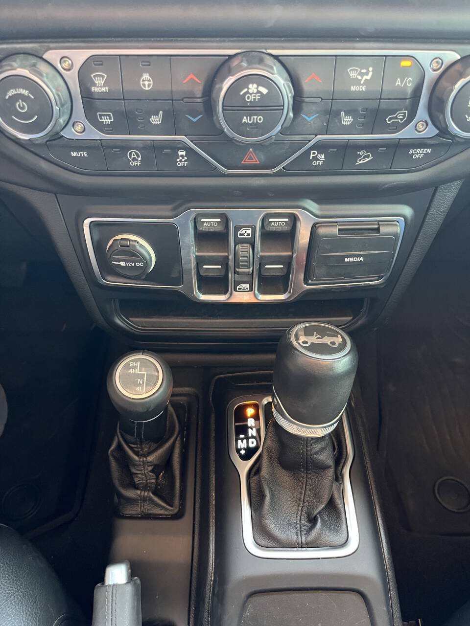 Used 2019 Jeep Wrangler Unlimited Sahara AWD/4WD image 24