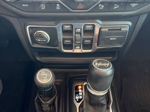 Used 2019 Jeep Wrangler Unlimited Sahara AWD/4WD image 24