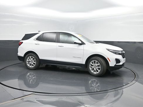 Used 2023 Chevrolet Equinox LT image 3