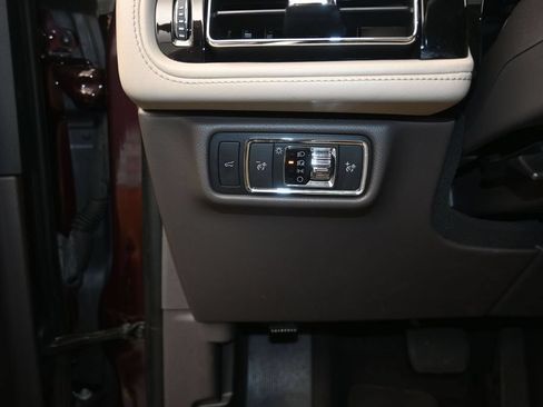 Used 2020 Lincoln Aviator 2WD w/ Class IV Trailer Tow Package image 12