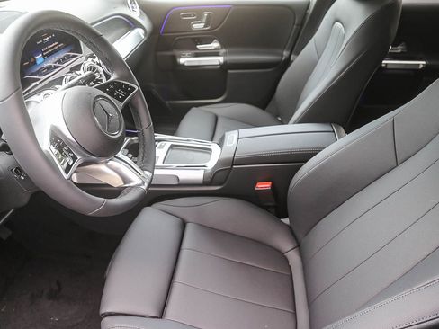 New 2026 Mercedes-Benz GLB 250 4MATIC image 17