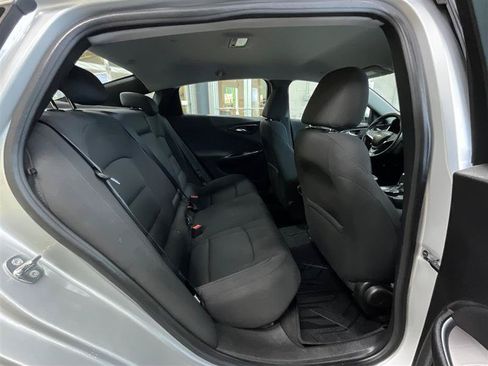 Used 2017 Chevrolet Malibu LT FWD image 27