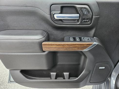 Used 2021 Chevrolet Silverado 1500 High Country w/ Technology Package image 12