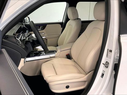 New 2026 Mercedes-Benz GLB 250 image 9