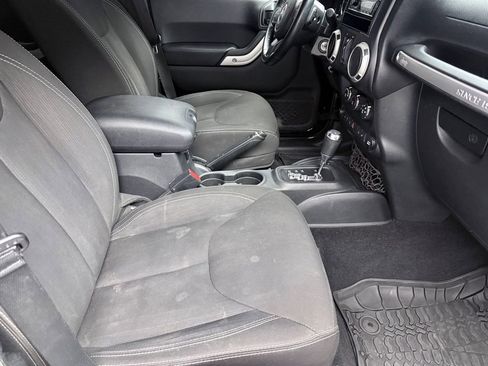 Used 2017 Jeep Wrangler Unlimited Rubicon w/ Cold Weather Group image 11