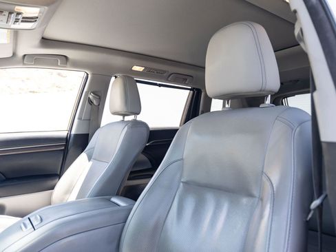 Used 2015 Toyota Highlander Limited Platinum AWD/4WD image 11
