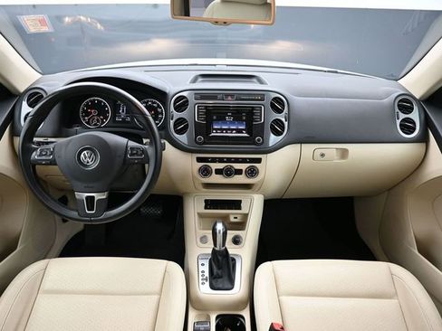 Used 2016 Volkswagen Tiguan S image 12