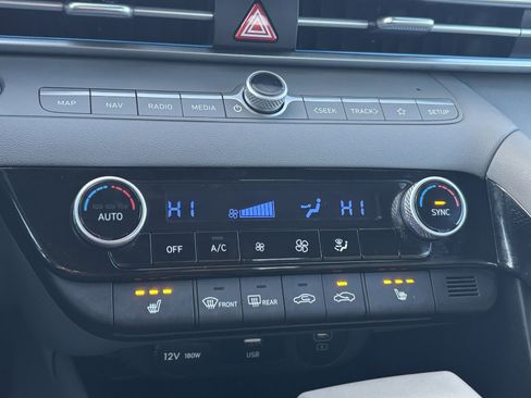 Used 2025 Hyundai Elantra SEL image 20