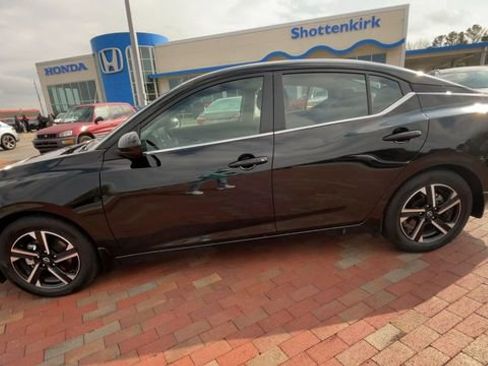 Used 2025 Nissan Sentra SV image 6