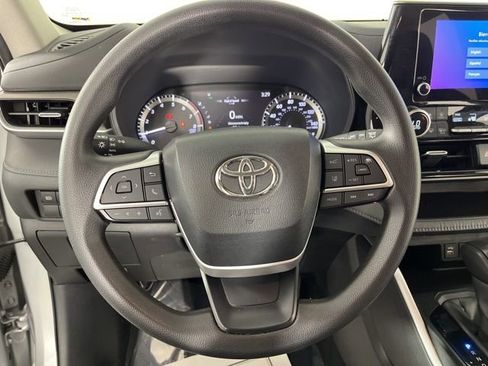 Used 2023 Toyota Highlander L FWD image 21