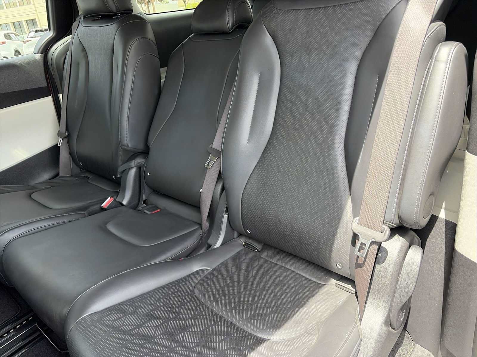 Used 2024 Kia Carnival LX FWD image 23