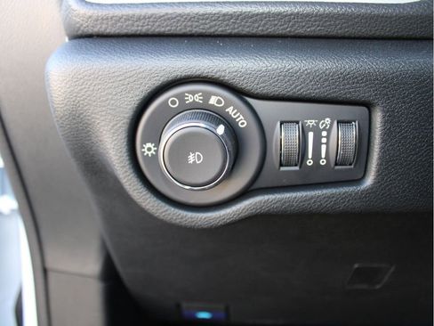 New 2026 Chrysler Pacifica Select image 12