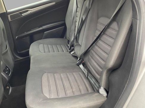 Used 2019 Ford Fusion SE image 25