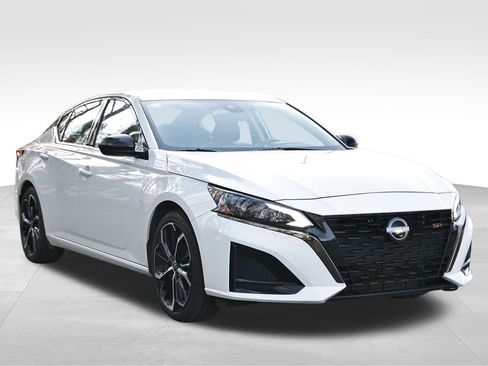 Used 2024 Nissan Altima 2.5 SR image 8