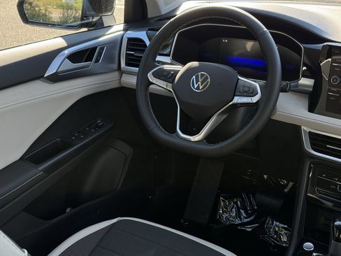 New 2025 Volkswagen Taos SE image 28