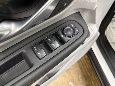 Used 2024 GMC Terrain SLT image 37