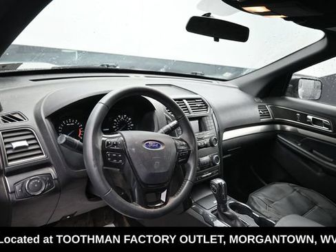 Used 2018 Ford Explorer XLT AWD/4WD image 16
