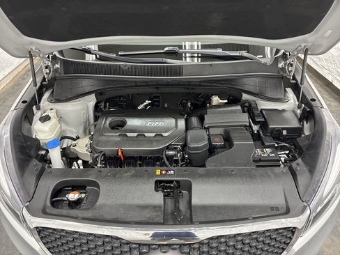 Used 2017 Kia Sorento AWD w/ LX Convenience Package image 6