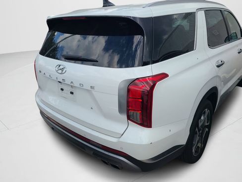 Used 2024 Hyundai Palisade Limited FWD image 6