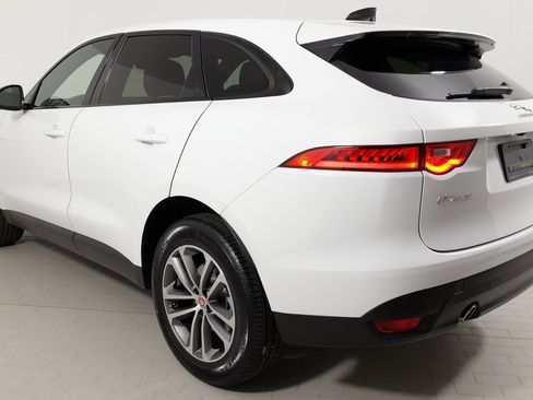 Used 2020 Jaguar F-PACE Premium image 26