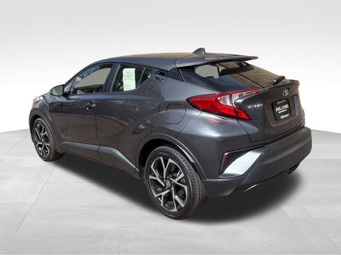 Used 2019 Toyota C-HR XLE FWD image 6