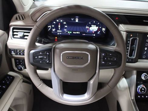 Used 2024 GMC Yukon XL Denali AWD/4WD image 36