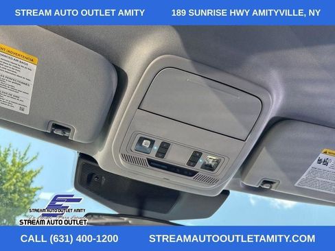 Used 2022 Ford Explorer XLT image 30