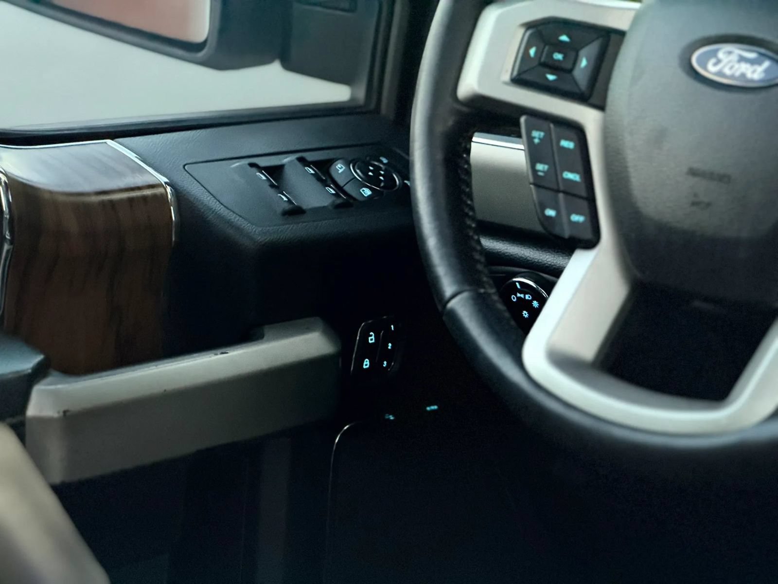 Used 2020 Ford F150 Lariat AWD/4WD image 19