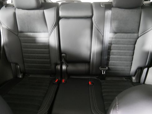 New 2025 Mitsubishi Outlander SE image 3