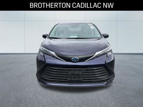 Used 2024 Toyota Sienna LE AWD/4WD image 2