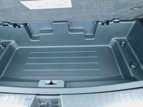 Used 2024 Chevrolet Traverse LT image 13