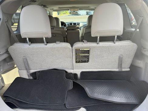 Used 2013 Toyota Highlander Limited image 37