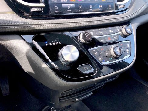 New 2026 Chrysler Pacifica Select image 20