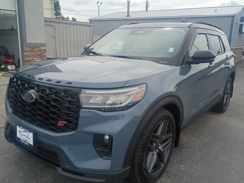 Used 2025 Ford Explorer ST AWD/4WD image 2