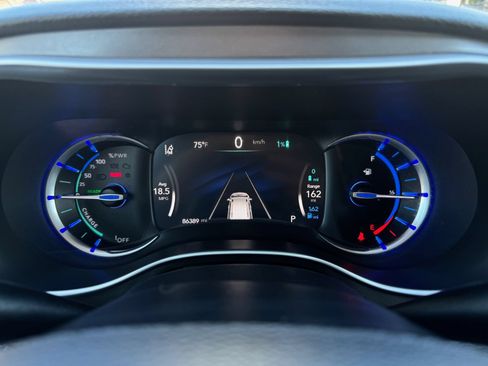 Used 2019 Chrysler Pacifica Limited w/ Advanced Safetytec Group FWD image 39