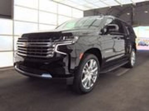 Used 2024 Chevrolet Suburban High Country w/ Advanced Technology Package AWD/4WD image 4